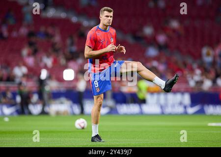 Madrid, Spagna. 15 settembre 2024. Alexander Sorloth dell'Atletico Madrid si scalda prima della partita di calcio della settimana 5 della Liga EA Sports 2024/2025 tra l'Atletico Madrid e il Valencia CF all'Estadio Civitas Metropolitano. Punteggio finale: Atletico Madrid 3 : 0 Valencia CF credito: SOPA Images Limited/Alamy Live News Foto Stock