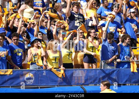 Pittsburgh, Pennsylvania, Stati Uniti. 14 settembre 2024. 14 settembre 2024: Tifosi dei Pitt durante il Backyard Brawl tra l'Università dei Pittsburgh Panthers e i West Virginia University Mountaineers all'Acrisure Stadium di Pittsburgh, Pennsylvania. Brook Ward/AMG (immagine di credito: © AMG/AMG via ZUMA Press Wire) SOLO PER USO EDITORIALE! Non per USO commerciale! Foto Stock