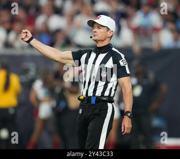 Houston, Texas, Stati Uniti. 15 settembre 2024. Arbitro Land Clark (130) durante una gara NFL tra Texans e Bears il 15 settembre 2024 a Houston. I Texans vinsero, 19-13. (Credit Image: © Scott Coleman/ZUMA Press Wire) SOLO PER USO EDITORIALE! Non per USO commerciale! Crediti: ZUMA Press, Inc./Alamy Live News Foto Stock