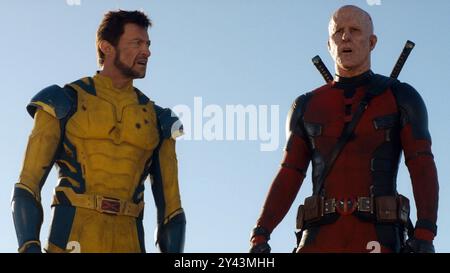 HUGH JACKMAN e RYAN REYNOLDS in DEADPOOL & WOLVERINE (2024), diretto da SHAWN LEVY. Crediti: Marvel Studios / 20th Century Studios / album Foto Stock