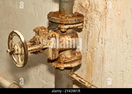 un dispositivo per controllare il passaggio di fluido o aria attraverso un tubo, un condotto, ecc. Foto Stock