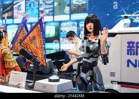 Pechino, Cina. 12 settembre 2024. Un robot umanoide è raffigurato durante la China International Fair for Trade in Services (CIFTIS) 2024 a Pechino, capitale della Cina, 12 settembre 2024. Crediti: Cao Mengyao/Xinhua/Alamy Live News Foto Stock