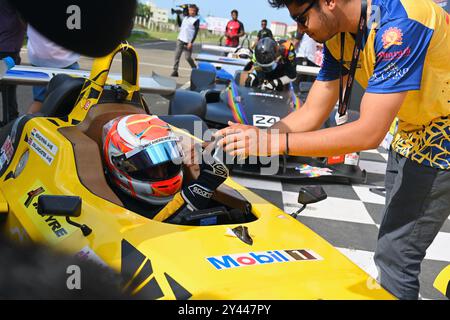 Chennai, INDIA. 15 settembre 2024. Mohamed Ryan di Chennai Turbo Riders festeggia la sua vittoria in gara 2 del terzo round dell'Indian Racing League a Chennai, INDIA. Crediti: Ranjith Kumar/Alamy Live News. Foto Stock