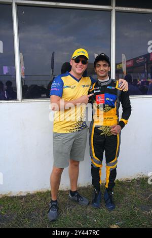 Chennai, INDIA. 15 settembre 2024. Mohamed Ryan di Chennai Turbo Riders festeggia la sua vittoria con il suo membro del team Jon Lancaster nella gara 2 del terzo round dell'Indian Racing League a Chennai, INDIA. Crediti: Ranjith Kumar/Alamy Live News. Foto Stock