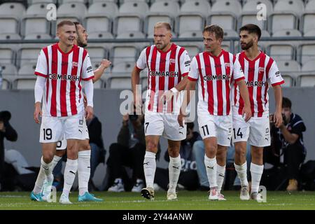 Cracovia, Polonia. 14 settembre 2024. I giocatori del Cracovia festeggiano dopo aver segnato un gol durante la partita di calcio PKO BP Ekstraklasa 2024/2025 tra Cracovia Cracovia e Pogon Szczecin allo stadio Cracovia. Punteggio finale; Cracovia Cracovia 2:1 Pogon Szczecin. Credito: SOPA Images Limited/Alamy Live News Foto Stock