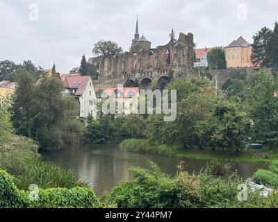 DATA DI REGISTRAZIONE NON INDICATA Ostsachsen - Amtliche UNWETTERWARNUNG vor ERGIEBIGEM DAUERREGEN 13.09.2024 Bautzen, Spree Fotograf: LausitzNews.de Unwetterwarnung für den Bereich Ostsachsen: Es tritt ergiebiger Dauerregen wechselnder Intensität auf. Dabei werden Niederschlagsmengen zwischen 50 l/m und 70 l/m erwartet. Gefahr für Leib und Leben durch Überflutungen von Straßen/Unterführungen sowie gewässernahen Gebäuden mögliche Erdrutsche. Handlungsempfehlungen: überflutete und gefährdete Abschnitte meiden Verhalten im Straßenverkehr anpassen, Behinderungen auf Verkehrswegen einplanen gggf. Vorbeugend ho Foto Stock