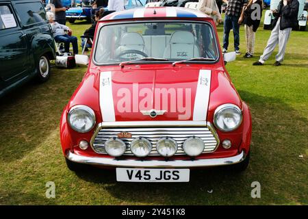 Una Rover Mini Cooper rossa da 1300 cc 1999 - John Gollop Foto Stock