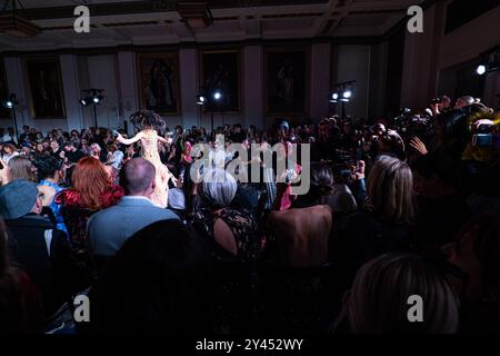 Karina Bond Show durante la London Fashion Week, 14 settembre 2024 Foto Stock