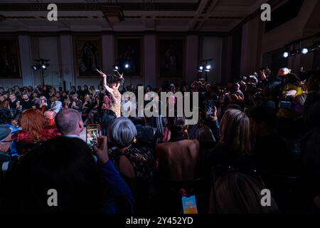 Karina Bond Show durante la London Fashion Week, 14 settembre 2024 Foto Stock