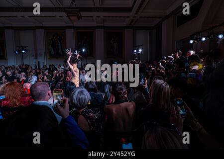 Karina Bond Show durante la London Fashion Week, 14 settembre 2024 Foto Stock