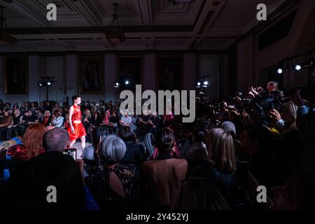 Karina Bond Show durante la London Fashion Week, 14 settembre 2024 Foto Stock