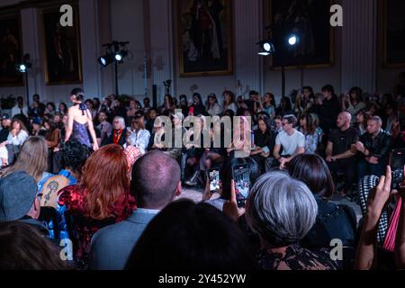 Karina Bond Show durante la London Fashion Week, 14 settembre 2024 Foto Stock