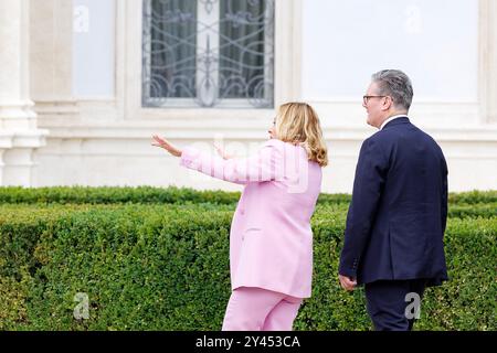 Roma, Italia. 16 settembre 2024. Il primo Ministro Giorgia Meloni e il primo Ministro britannico Keir Starmer durante l'incontro a Villa Doria Pamphilj a Roma, lunedì 16 settembre 2024 (foto di Roberto Monaldo/LaPresse) crediti: LaPresse/Alamy Live News Foto Stock