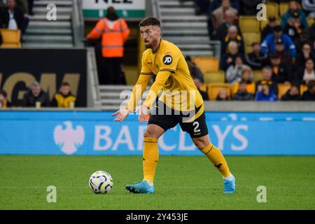 Wolverhampton, Regno Unito. 15 settembre 2024. Il difensore dei Wolverhampton Wanderers Matt Doherty (2) durante la partita Wolverhampton Wanderers FC contro Newcastle United FC English Premier League al Molineux Stadium, Wolverhampton, Inghilterra, Regno Unito il 15 settembre 2024 Credit: Every Second Media/Alamy Live News Foto Stock