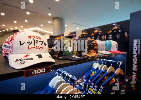 15 settembre 2024. Max Verstappen Japan GP driver Cap Formula 1 Cap merchandising in vendita per cento dollari di Singapore. Singapore. Foto Stock