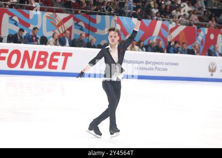 San Pietroburgo, Russia. 15 settembre 2024. Gleb Lutfullin in azione durante la corsa di un programma arbitrario tra gli uomini durante l'esecuzione di prove di pattinatori di figura russi presso il complesso sportivo di Yubileyny. (Foto di Maksim Konstantinov/SOPA Images/Sipa USA) credito: SIPA USA/Alamy Live News Foto Stock