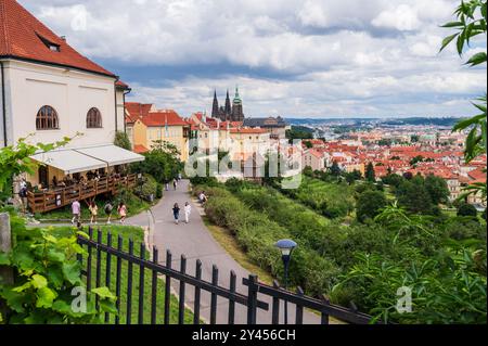 Vista dello skyline di Praga e della cattedrale di San Vito dal grande Classic Panorama Foto Stock