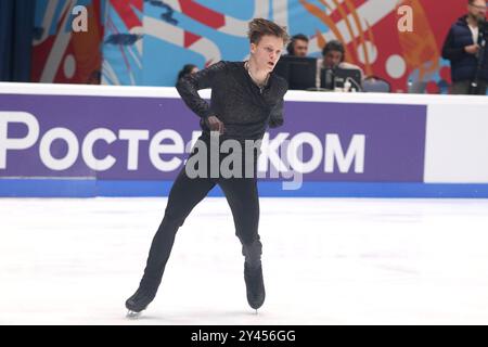 San Pietroburgo, Russia. 15 settembre 2024. Evgeni Semenenkoin azione durante la corsa di un programma arbitrario tra gli uomini durante l'esecuzione di prove di pattinatori di figura russi presso il complesso sportivo di Yubileyny. (Foto di Maksim Konstantinov/SOPA Images/Sipa USA) credito: SIPA USA/Alamy Live News Foto Stock