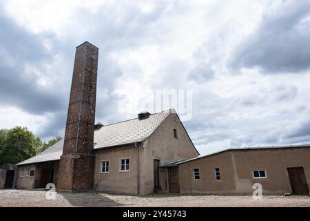 Campo di concentramento di Buchenwald. Vista esterna del crematorio. Nell'estensione a destra c'è la sala di dissezione del reparto di patologia Foto Stock