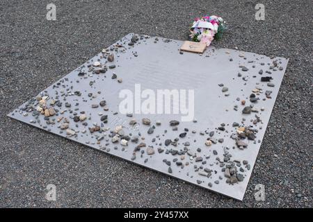 Targa commemorativa per tutti i prigionieri del campo di concentramento di Buchenwald, con nomi di 57 paesi e gruppi di vittime. Costantemente riscaldato Foto Stock