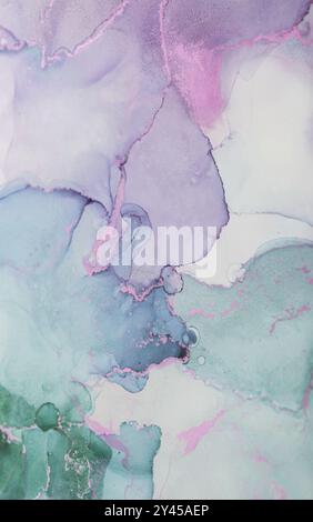 Eterea opera d'acquerello astratto con delicate sfumature pastello di lavanda, verde menta e rosa blush create con tecniche di pittura fluida Foto Stock