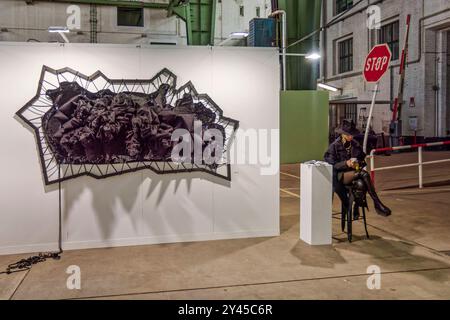 POSIZIONI , Berlin Art Week , Positions Kunstmesse, Hangar 67 , 111 Gallerien aus 24 Laendern, zeitgenoessische und moderner Kunst, Berlin-Tempelhof, POSITIONS Berlin Art Fair Positions , Berlin Art Week , Positions Kunstmesse, Hangar 67 , 111 Gallerien aus 24 Laendern, zeitgenoessische und moderner Kunst, Esther Perbandt, Modedesignerin, 111 Berlin-Tempelhof, Berlin-Tempelhof, positions, Berlin posizioni Berlin Art Fair POSIZIONI , Berlin Art Week , posizioni AR Foto Stock