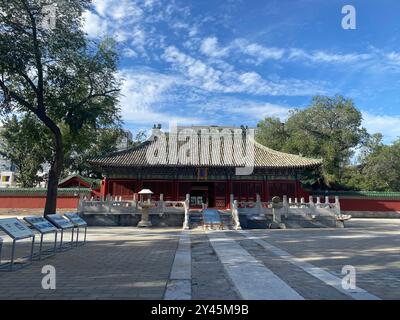 Pechino, Cina. 5 settembre 2024. Questa foto scattata il 5 settembre 2024 mostra la sala principale del complesso del Palazzo Qingcheng a Pechino, capitale della Cina. PER ANDARE CON "il restauro di un palazzo di 500 anni sull'asse centrale di Pechino completato" credito: Luo Xin/Xinhua/Alamy Live News Foto Stock