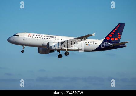 Airbus A320 di Brussels Airlines atterra all'aeroporto di Gran Canaria. Foto Stock