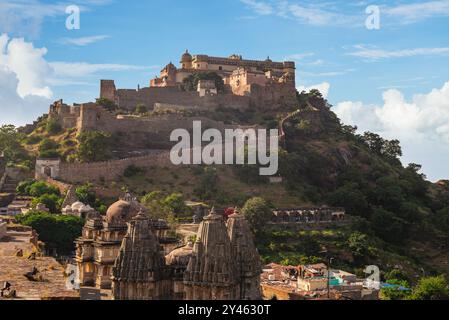 Scenario del Kumbhalgarh, noto anche come forte di Kumbhal, situato nel distretto di Rajsamand, Rajasthan, India Foto Stock