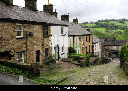 Vista sulla strada della città di Chapel en le Frith, Derbyshire, Peak District National Park, Inghilterra, Regno Unito Foto Stock