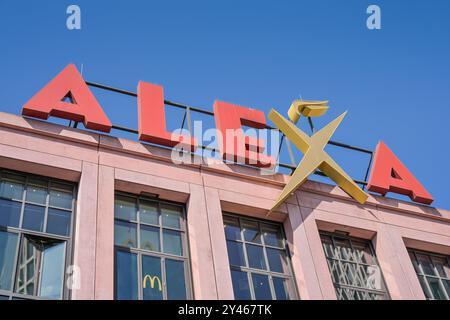 Alexa, Shoppingcenter am Alexanderplatz, Grunerstraße, Mitte, Berlino, Germania Foto Stock