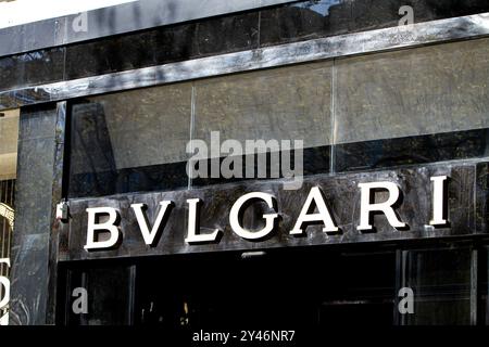 Dettaglio dal negozio Bulgari di Parigi, Francia. È una casa di moda italiana di lusso fondata nel 1884. Foto Stock