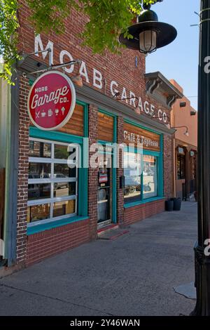 Negozi commerciali nel centro di Moab Utah - aprile 2024 Foto Stock