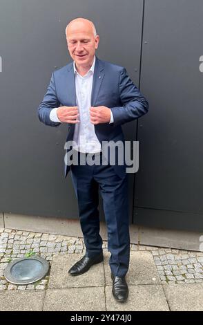 Max Planck Institut für Bildungsforschung GER, Berlino, 20240916, DEMO, Wir protestieren, nein zur Einmischung von Drittstaaten in Die berliner Bildungspolitik, mit Kai Wegner, CDU, das Denkmal a Berlino moabit-ARI- gegen sexualisierte Gewalt an Frauen, Trostfrauen ist in Gefahr *** Max Planck Institute for Human Development GER, Berlino, 20240916, DEMO, protestiamo, no all'ingerenza di paesi terzi nella politica dell'istruzione berlinese, con Kai Wegner, CDU, il memoriale di Berlino moabit ARI contro la violenza sessuale contro le donne, le donne di conforto sono in pericolo Foto Stock