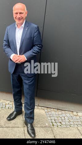 Max Planck Institut für Bildungsforschung GER, Berlino, 20240916, DEMO, Wir protestieren, nein zur Einmischung von Drittstaaten in Die berliner Bildungspolitik, mit Kai Wegner, CDU, das Denkmal a Berlino moabit-ARI- gegen sexualisierte Gewalt an Frauen, Trostfrauen ist in Gefahr *** Max Planck Institute for Human Development GER, Berlino, 20240916, DEMO, protestiamo, no all'ingerenza di paesi terzi nella politica dell'istruzione berlinese, con Kai Wegner, CDU, il memoriale di Berlino moabit ARI contro la violenza sessuale contro le donne, le donne di conforto sono in pericolo Foto Stock