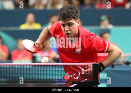 Manuel ECHAVEGUREN del Cile nel Para Ping - Singles maschile - MS10 ai Giochi Paralimpici 2024 a Parigi, Francia Foto Stock