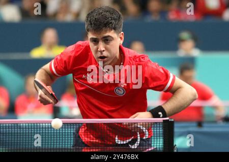 Manuel ECHAVEGUREN del Cile nel Para Ping - Singles maschile - MS10 ai Giochi Paralimpici 2024 a Parigi, Francia Foto Stock