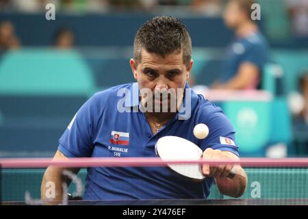 Peter MIHALIK della Slovacchia nel Para Table Tennis - Singles maschile - MS4 ai Giochi Paralimpici 2024 a Parigi, Francia Foto Stock