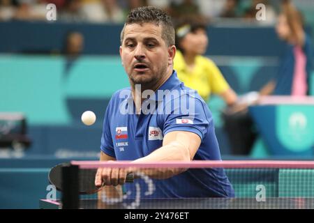 Peter MIHALIK della Slovacchia nel Para Table Tennis - Singles maschile - MS4 ai Giochi Paralimpici 2024 a Parigi, Francia Foto Stock