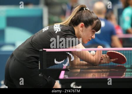 Merve DEMIR della Turchia (Türkiye) nel Para Ping-Pong - Women's Singles - WS10 alle partite paralimpiche 2024 a Parigi, Francia Foto Stock