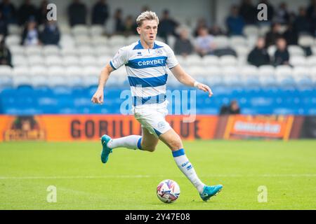 Jimmy Dunne guida in avanti nel Queens Park Rangers vs Plymouth Argyle EFL Championship 24/08/24 Foto Stock