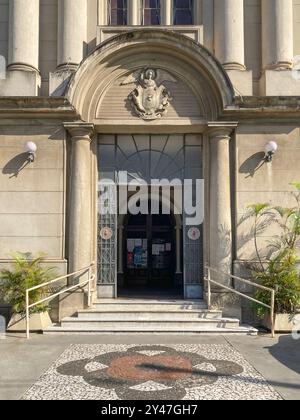 Città di Santos, Brasile. Cuore Immacolato di Mary Parish. Ingresso principale alla Chiesa cattolica situata in Avenida Ana Costa. Foto Stock