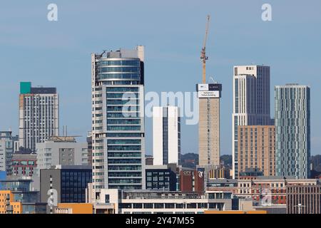 Una vista dell'area del quartiere dell'arena di Leeds City Centre con l'edificio piu' alto dello Yorkshire, il Cirrus Point, in costruzione Foto Stock