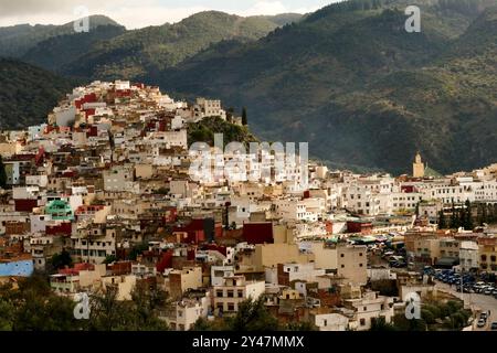 La città Santa di Moulay Driss Zerhoun, Meknes. Marocco, Nord Africa Foto Stock