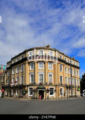 The Royal Hotel con facciata curva, Bath, Inghilterra, Regno Unito. Presa nel settembre 2024. Foto Stock