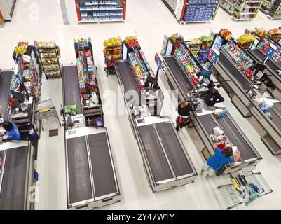 Scena del check-out del supermercato, vista dall'alto del supermercato al momento del check-out Foto Stock