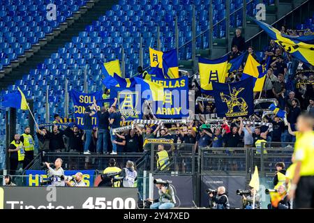 Roma, Italia. 16 settembre 2024. Tifosi dell'Hellas Verona durante la partita di serie A Enilive tra SS Lazio e Hellas Verona allo Stadio Olimpico il 16 settembre 2024 a Roma. Crediti: Giuseppe Maffia/Alamy Live News Foto Stock