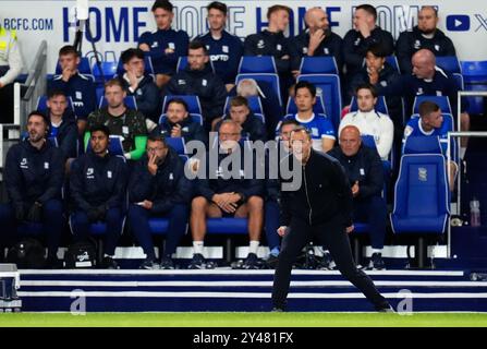 Il manager del Birmingham City Chris Davies è in touchline durante la partita Sky Bet League One al St Andrew's @ Knighthead Park, Birmingham. Data foto: Lunedì 16 settembre 2024. Foto Stock