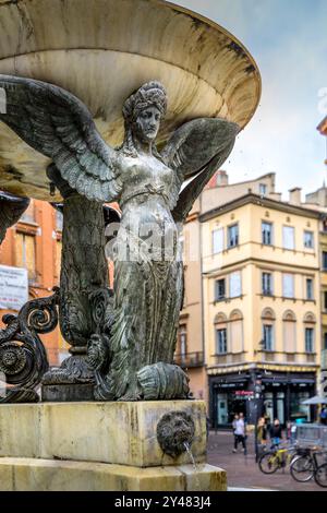 Tolosa, Francia - 8 settembre 2024: Fontana di Place de la Trinité nel centro storico di Tolosa Foto Stock