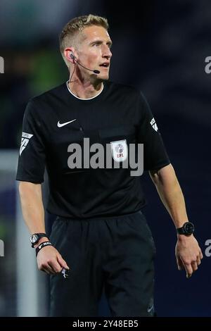 Arbitro Scott Oldham durante la partita Sky Bet League 1 Birmingham City vs Wrexham al St. Andrew's @ Knighthead Park, Birmingham, Regno Unito, 16 settembre 2024 (foto di Gareth Evans/News Images) Foto Stock